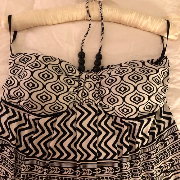 Sundress with built in bra. - Picture 1 of 9